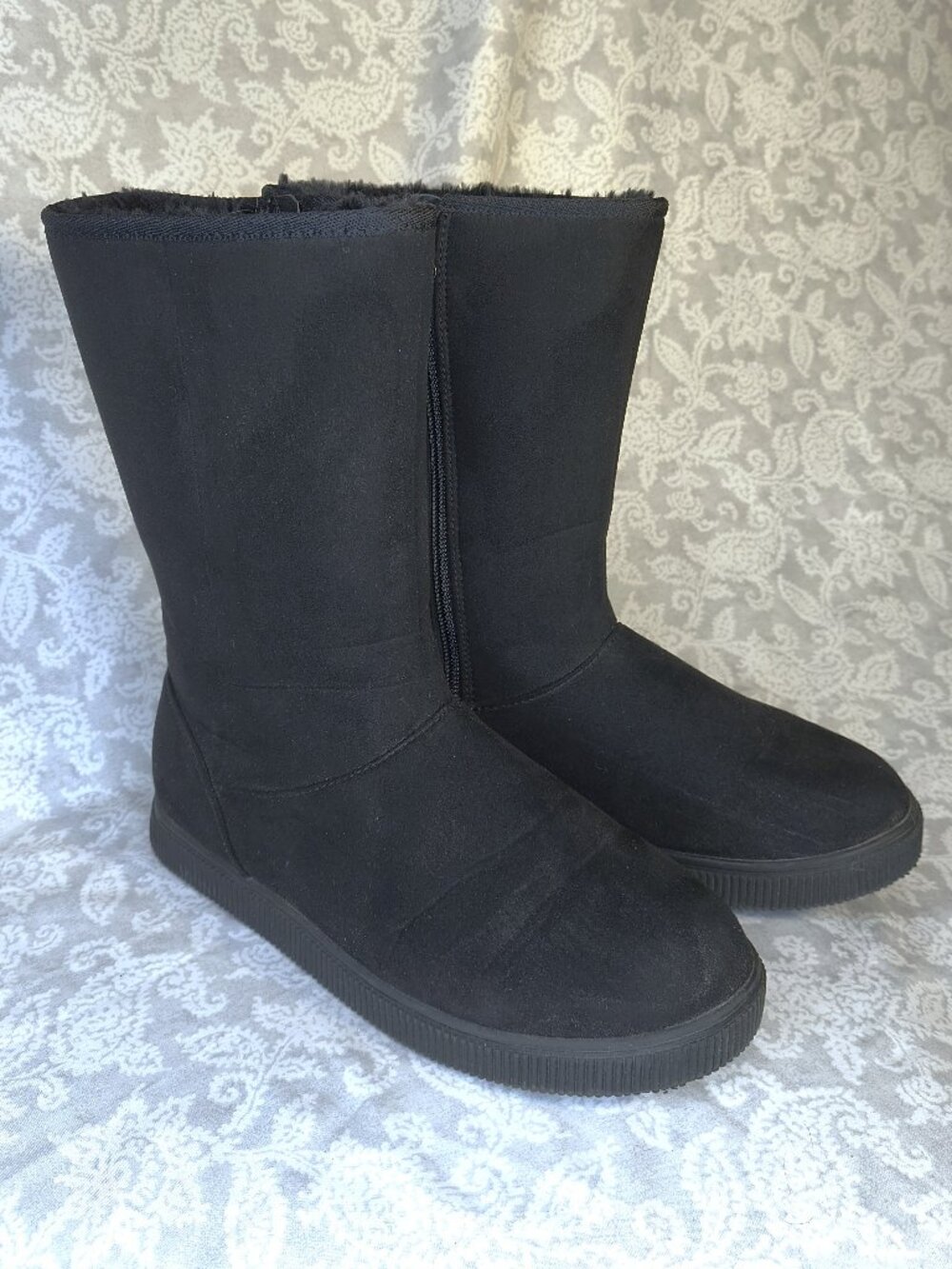 Great condition! Girl's black shearling style winter boots - Cat & Jack